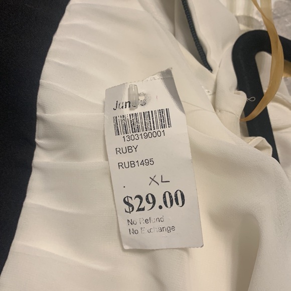 Women’s dress - Picture 3 of 5